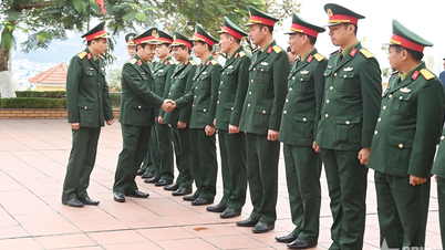 Generál Le Duc Thai navštívil Quang Ninh a blahopřál mu k Novému roku.