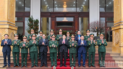 [រូបថត] លោកប្រធានរដ្ឋ លឿង គឿង អញ្ជើញទៅសួរសុខទុក្ខ និងជូនពរឆ្នាំថ្មីដល់កងកម្លាំងប្រដាប់អាវុធនៃយោធភូមិភាគទី ២។