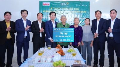 ផ្ទះ​ត្រូវ​បាន​ប្រគល់​ជូន​គ្រួសារ​ក្រីក្រ​ពីរ​គ្រួសារ​នៅ​ឃុំ​ឡឹម​ថាញ់។
