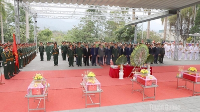 یادگاری خدمت، جنازے کی تقریب، اور شہداء کی باقیات کی تدفین وی ژوین قومی شہداء قبرستان میں۔