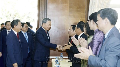 ト・ラム事務総長がラオスのベトナム人コミュニティと会談。