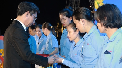 เมืองดานังเปิดตลาดตรุษจีนของสหภาพแรงงาน มอบของขวัญให้แก่คนงาน