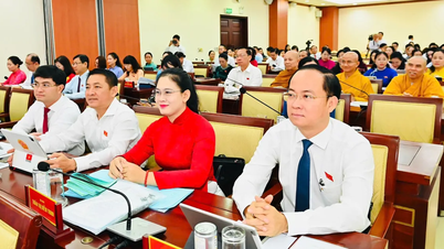 Penggal ke-10 Majlis Rakyat Bandar Raya Ho Chi Minh membuka sesi ke-8nya: Menimbang dan meluluskan banyak resolusi penting.
