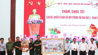 Vo Ngoc Hiep, a Lam Dong tartományi Népi Bizottság alelnöke újévi köszöntést küldött a Phan Thiet-i fegyveres erőknek.
