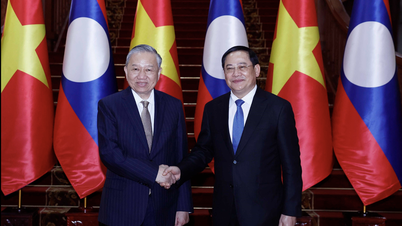 Untuk pertama kalinya dalam sejarah, tiga pemimpin penting Vietnam mengunjungi Laos bersama-sama.
