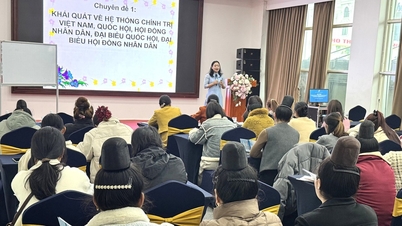 각급 인민의회에 처음으로 대표로 출마하는 여성 후보자들의 역량을 강화하기 위한 교육.