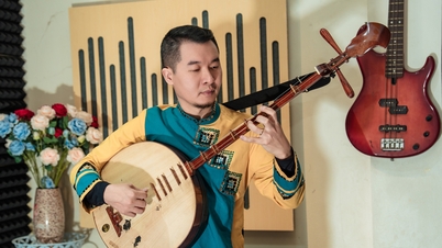 Musician Dao Anh Tuan revitalizes the Quan Ho folk melody through the depth of its harmony.