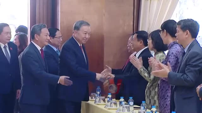 사무총장: 라오스에 거주하는 베트남 국민을 지원하는 데 있어 대표 기관의 역할을 강화해야 합니다.