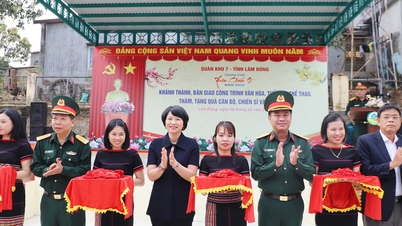 Military Region 7 hands over the Buôn Buôr Community Center project.