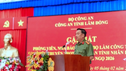 Lam Dong İl Emniyet Müdürlüğü, 2026 Ay Takvimi Yeni Yılı (At Yılı) vesilesiyle basın toplantısı düzenledi.