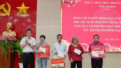 Nguyen Hong Hai, a Lam Dong tartományi Népi Bizottság alelnöke ellátogatott és újévi jókívánságait átadta a tartomány keleti részén található számos ügynökségnek és egységnek.