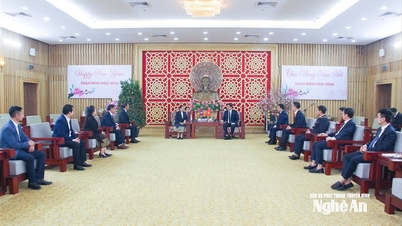 El camarada Hoang Nghia Hieu recibió a la delegación de las provincias de Savannakhet, Khammouane y Xieng Khouang de Laos, quienes extendieron saludos de Año Nuevo a la provincia de Nghe An.