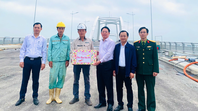 Ledere fra Quang Ninh kommune besøker og sender nyttårshilsener til enheter og bedrifter.