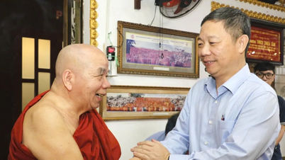 Ho Si Minh-város vezetői látogatást tettek Thich Thien Tamnál és újévi jókívánságait fejezték ki neki.