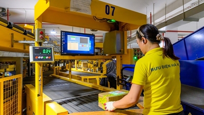 Vietnam Post menggunakan teknologi AI untuk mempercepat pengiriman barang selama musim liburan Tet.