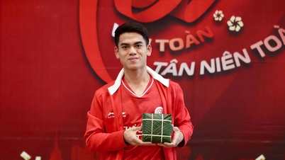 Kapten pasukan Vietnam B.23 dan pasukan Cong Viettel 'menghidupkan semangat Tet' dengan aktiviti istimewa.