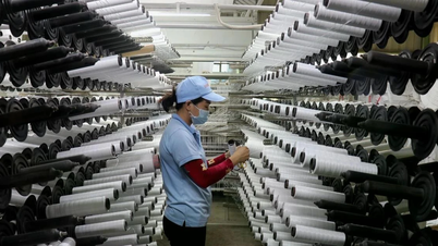 Janeiro: O índice de produção industrial dispara com um aumento de 21,5% em relação ao ano anterior.