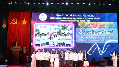 Hai Phong Şehri Orta ve Lise Öğrencileri Müzik Grubu ve Bandosu Yarışması'nın ilk ödül töreni.