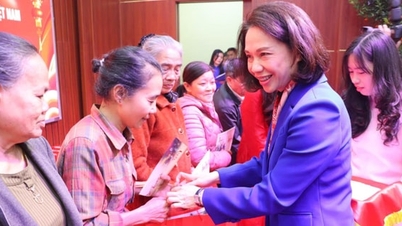 Die Gemeinde Phu Xuyen organisierte das Programm „Tet-Treffen – Frühlingsdank an die Partei“ für den Frühling des Jahres des Pferdes 2026.