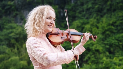 यह प्रसिद्ध बैंड अपने संगीत वीडियो "सॉन्ग फ्रॉम अ सीक्रेट गार्डन" में शानदार ट्रांग आन परिदृश्य के बीच संगीत प्रस्तुत करता है।