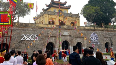 ពិធីបុណ្យតេតប្រពៃណីដូចដែលបានឃើញនៅក្នុងសៀវភៅ។
