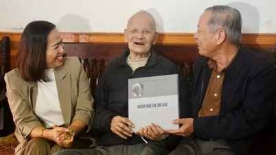 Boldog új évet kívánok Van Quang Ducnak, Vietnam legidősebb fotósának.