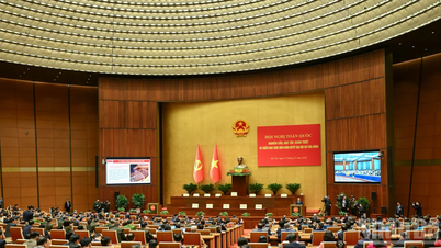 [Fotografie] Generální tajemník To Lam se účastní celostátní konference o studiu, učení, porozumění a implementaci usnesení 14. celostátního sjezdu strany.