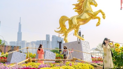 VIDEO: "Check-in" spots featuring the horse mascot in the heart of Ho Chi Minh City during the Lunar New Year of the Horse (Bính Ngọ)