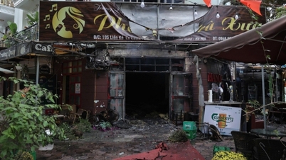 Un café du quartier de Van Phu a pris feu, les flammes se déclarant au premier étage d'un immeuble de quatre étages.