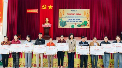 បានបរិច្ចាគប្រាក់ចំនួន ១០០ លានដុង ដើម្បីជួយដល់ប្រជាជននៅសង្កាត់វិញឡុក ក្នុងការជំនះផលវិបាកនៃគ្រោះមហន្តរាយធម្មជាតិ។