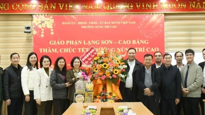 Parohiile Thanh Son, Cao Binh și Na Cap au vizitat și au oferit cadouri pentru a ura un An Nou Fericit liderilor din circumscripția Nung Tri Cao - Ziarul online Cao Bang.