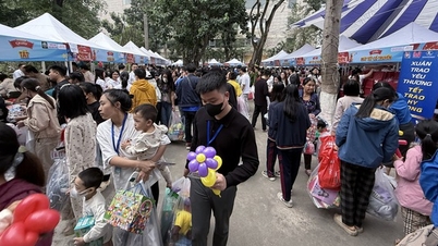 Free Tet gifts given to 2,000 child patients.
