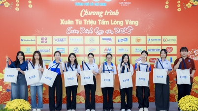 Beribu-ribu pelajar yang kurang bernasib baik menerima sokongan untuk pulang ke rumah sempena Tet (Tahun Baru Cina).