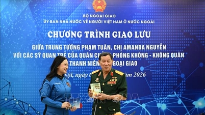 Möte och utbyte mellan generallöjtnant Pham Tuan och den kvinnliga astronauten Amanda Nguyen