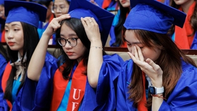 “Các bạn 2004 ổn không”, câu hỏi khiến sinh viên sắp ra trường bật khóc