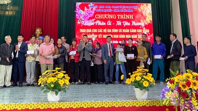Nhi Chieu Ward Business Association delte ut 709 gavepakker i programmet «Spring of Compassion – Tet of Love».