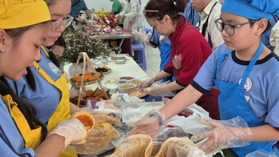 Em Ho Chi Minh, os alunos aprendem sobre a cultura do Tet (Ano Novo Lunar) por meio de uma competição escolar, na qual preparam geleia e arroz glutinoso com as próprias mãos.