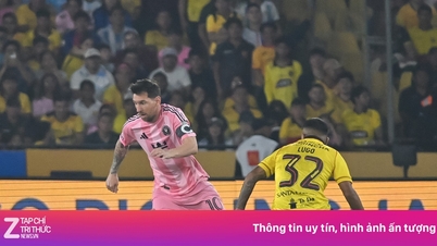 Messi menjaringkan gol menentang Barcelona SC