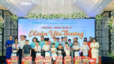 Aviser, radio og fjernsyn i Khanh Hoa-provinsen organiserte gallaprogrammet «Kjærlighetens vår».