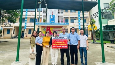 ค่าธรรมเนียมสูงเกินไปและการโกงข้อสอบเพื่อลดคะแนนของนักเรียนอย่างไม่เป็นธรรม: ผู้อำนวยการแนะนำให้ย้ายครูใหญ่ไปโรงเรียนอื่น