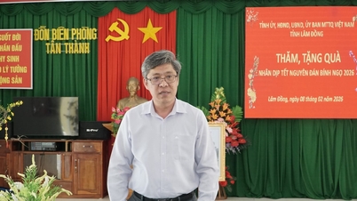 লাম দং প্রাদেশিক পিপলস কমিটির ভাইস চেয়ারম্যান নগুয়েন মিন তান থান সীমান্তরক্ষী ঘাঁটি পরিদর্শন করেন এবং নববর্ষের শুভেচ্ছা জানান।
