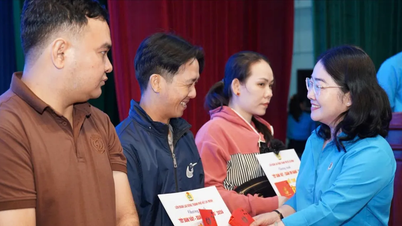 Het festival "Lente van Eenheid - Tet van Mededogen" werd met groot enthousiasme gevierd in vele wijken en gemeenten van Ho Chi Minh-stad.