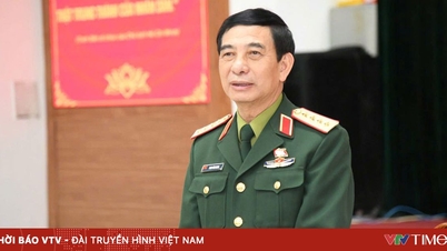 Jenderal Phan Van Giang mengunjungi dan memberikan hadiah Tet di Thai Nguyen.