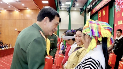 General Phan Van Giang übermittelt den Menschen in der Provinz Thai Nguyen seine Neujahrsgrüße.
