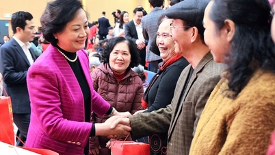 Timbalan Perdana Menteri Pham Thi Thanh Tra: Memastikan semua orang di Lao Cai menikmati percutian Tet yang memuaskan dan mesra.