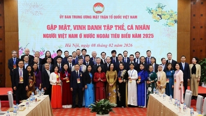 គណៈកម្មាធិការកណ្តាលនៃរណសិរ្សមាតុភូមិវៀតណាមបានជួបជាមួយ និងផ្តល់កិត្តិយសដល់ជនជាតិវៀតណាមនៅក្រៅប្រទេសដែលមានស្នាដៃឆ្នើមចូលរួមក្នុងកម្មវិធីនិទាឃរដូវមាតុភូមិឆ្នាំ ២០២៦។