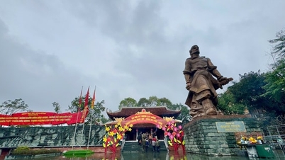 El festival que conmemora el 237 aniversario de la victoria de Ngoc Hoi - Dong Da: un destino cultural y turístico de la capital.