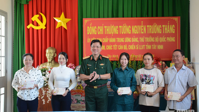 General Nguyen Truong Thang, Tay Ninh'deki çeşitli birlikleri ziyaret ederek yeni yıl tebriklerini iletti.