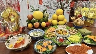 আধুনিক পরিবারের জন্য রান্নাঘরের দেবতা এবং চুলার দেবতার জন্য একটি সহজ নৈবেদ্য ট্রের পরামর্শ।