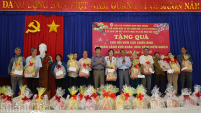 91 cadeaux du Têt ont été offerts aux membres de l'Association des anciens combattants du quartier de Nam Nha Trang.